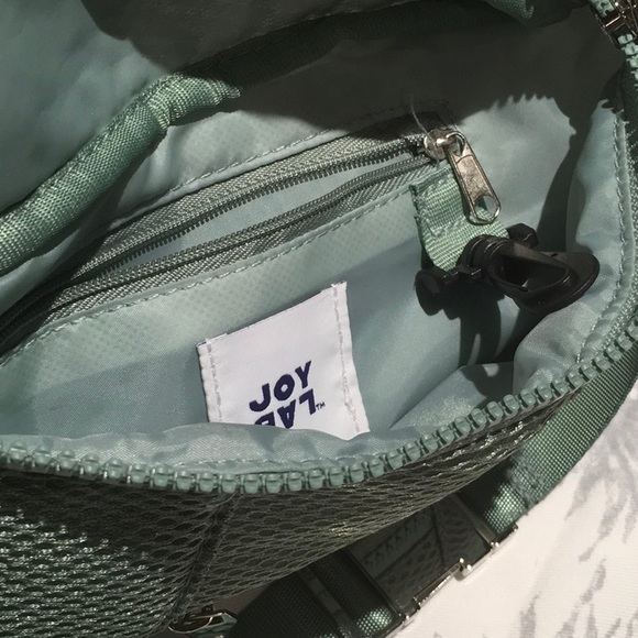 Super Cute Hip Fanny Bag.
Sage like green net mesh material, unique. - Picture 8 of 9